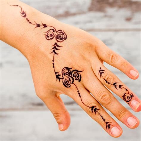 tattoo para la mano|tatuajes mjnecos en la cara.